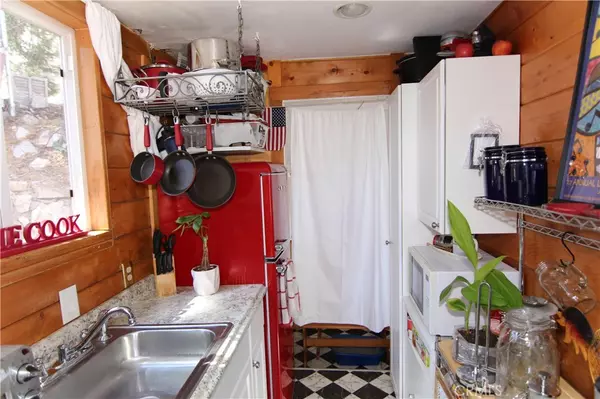 Rimforest, CA 92378,1109 Scenic WAY