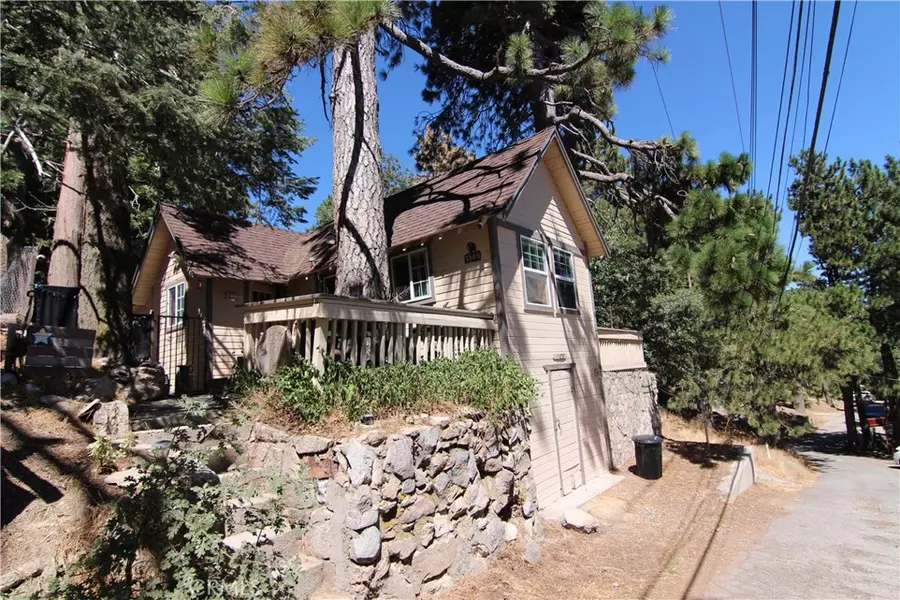 1109 Scenic WAY, Rimforest, CA 92378