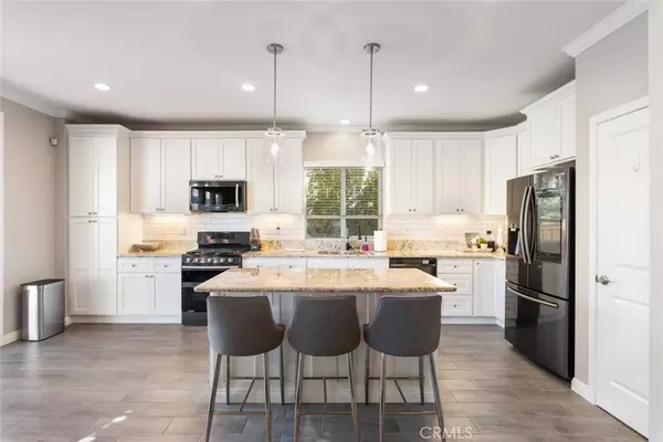 Lake Elsinore, CA 92532,33032 Canopy LN