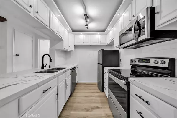 Encino, CA 91316,5460 White Oak #K207