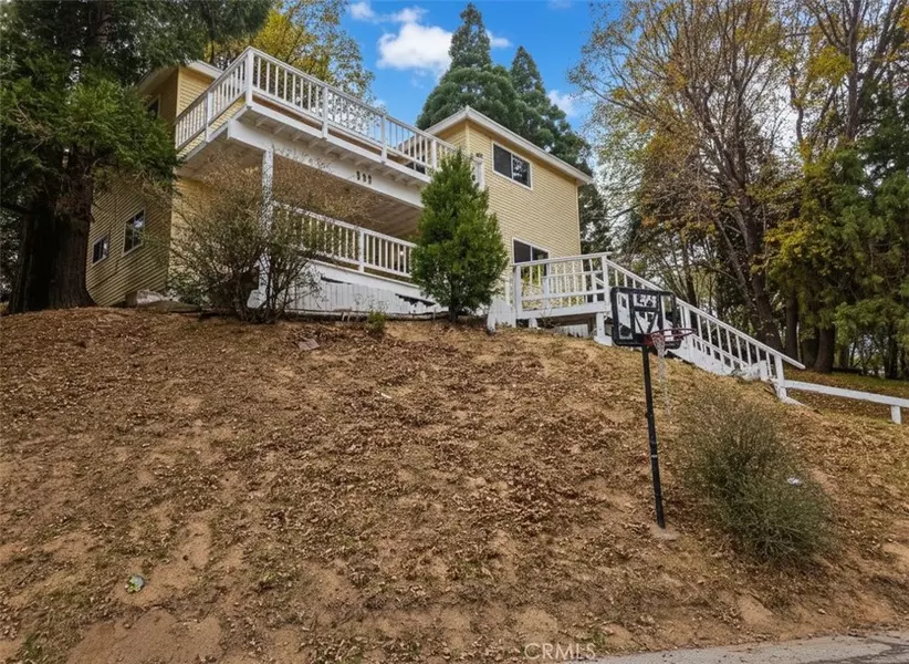 398 Dunant DR, Crestline, CA 92325