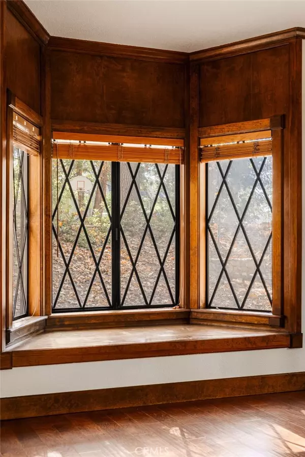 Lake Arrowhead, CA 92352,407 Giant Oak