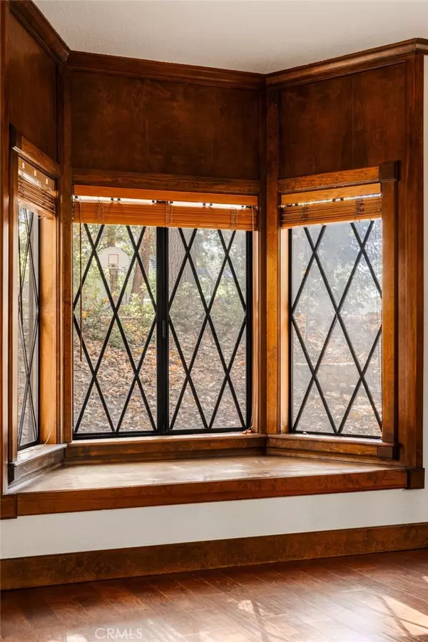 Lake Arrowhead, CA 92352,407 Giant Oak