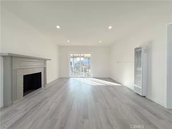 Compton, CA 90221,1215 N Chester AVE