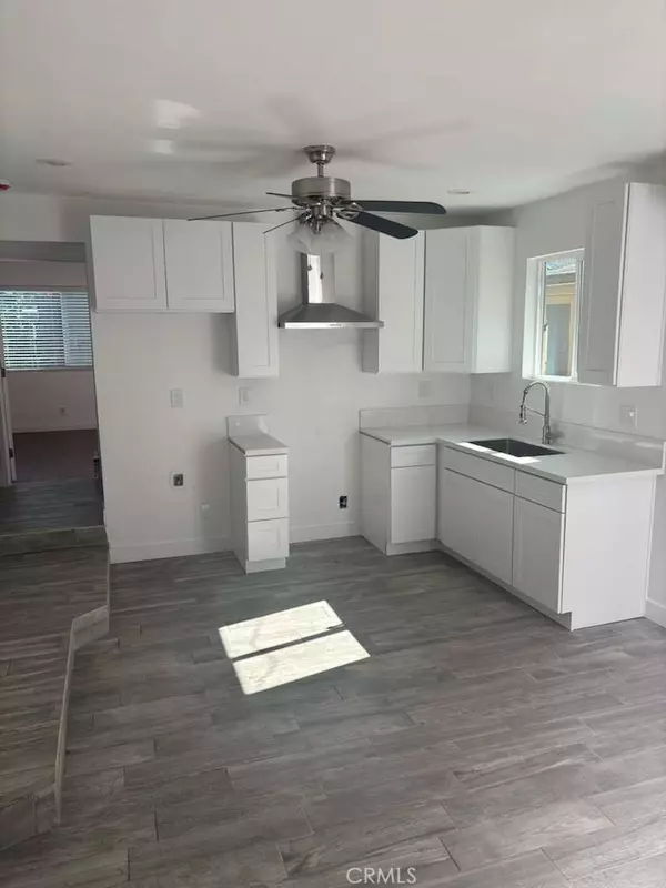 Corona, CA 92882,2447 Grove AVE