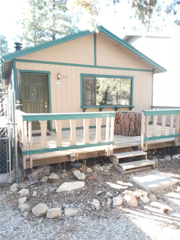 949 Pine LN, Big Bear City, CA 92314