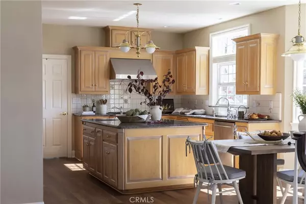 Lake Arrowhead, CA 92352,1010 Black Oaks