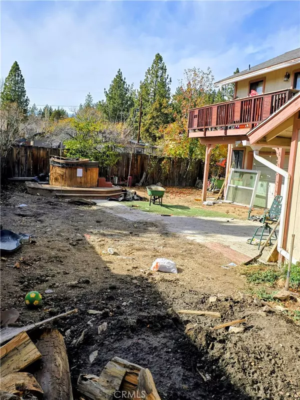 Big Bear City, CA 92314,933 Mount Doble