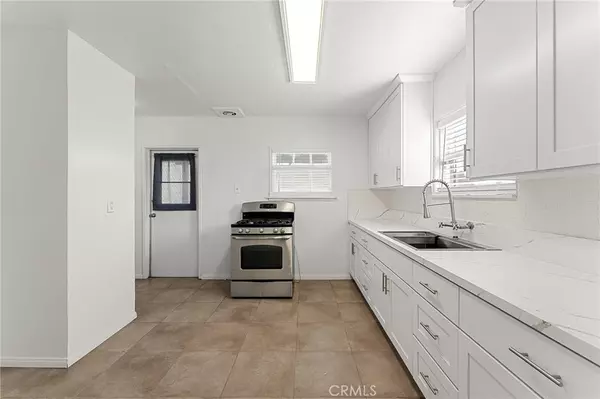 Colton, CA 92324,939 E Olive ST