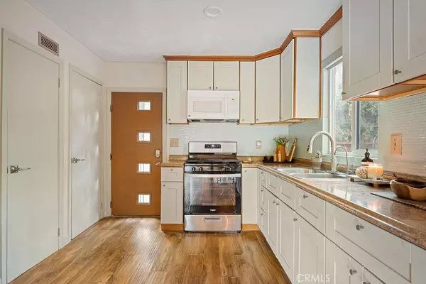 Crestline, CA 92325,989 Calanda