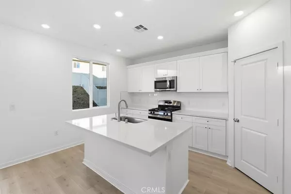 French Valley, CA 92596,33202 Damask LN