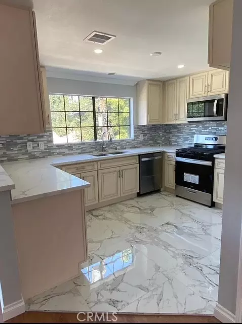 Woodland Hills, CA 91316,21217 De La Guerra #C