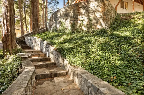 Lake Arrowhead, CA 92352,300 Pioneer