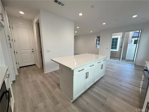 Santa Paula, CA 93060,1855 Jojoba DR