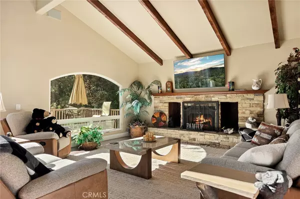 174 Hillcrest CT, Lake Arrowhead, CA 92352