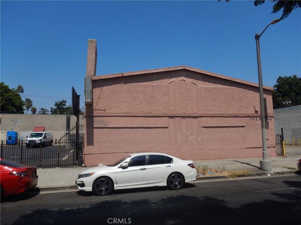 Los Angeles, CA 90001,715 E Manchester AVE
