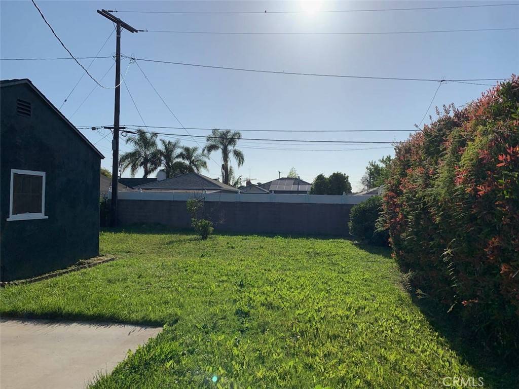 Inglewood, CA 90305,8917 10th AVE