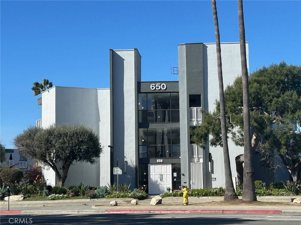 Redondo Beach, CA 90277,650 The Village #106