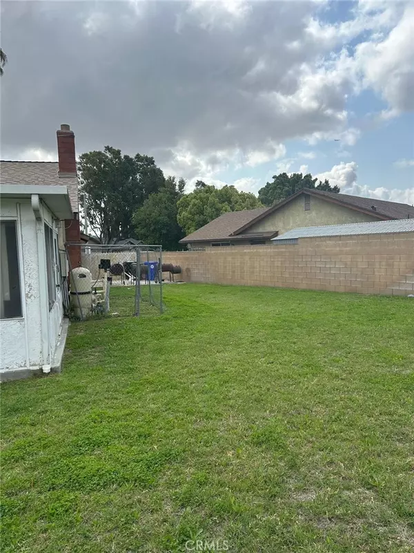 Fontana, CA 92335,9050 Dumond DR
