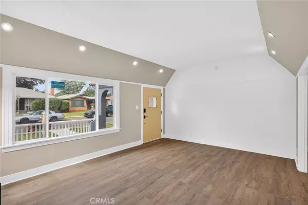 Compton, CA 90221,208 S Burris AVE