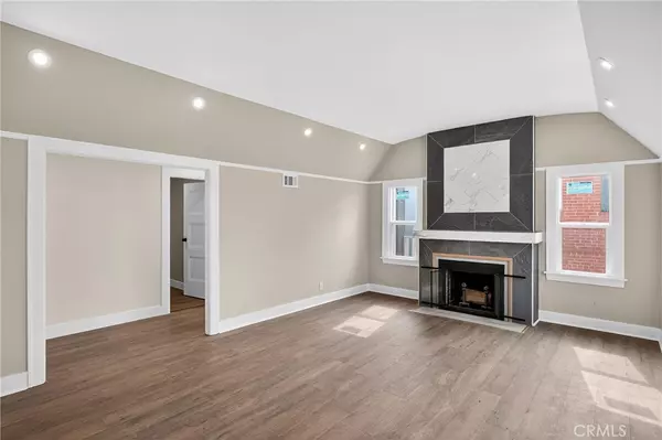 Compton, CA 90221,208 S Burris AVE