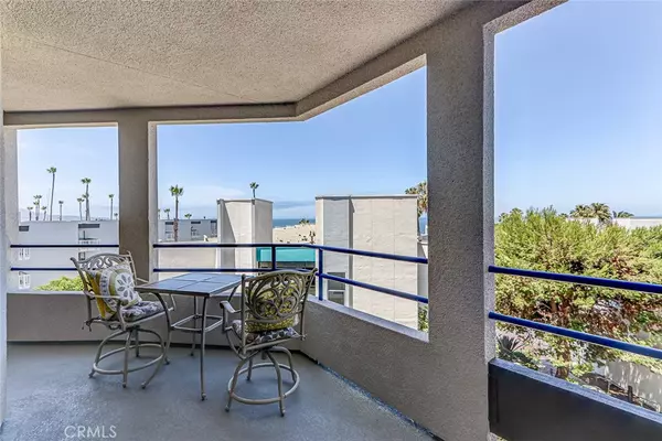 Redondo Beach, CA 90277,510 The Village #203