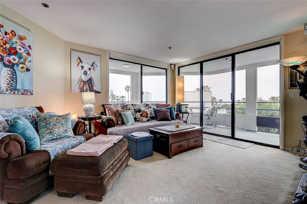 Redondo Beach, CA 90277,510 The Village #203