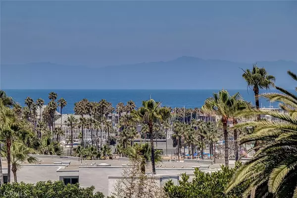 Redondo Beach, CA 90277,510 The Village #203