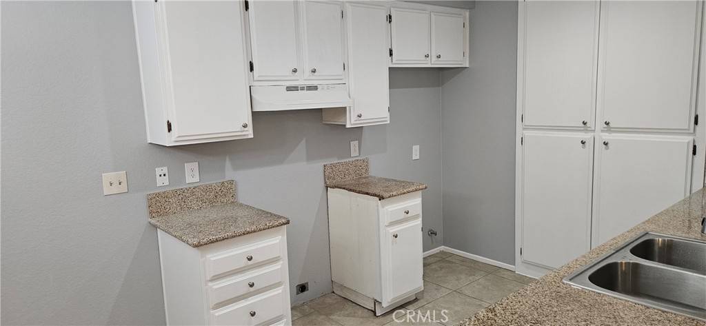 Inglewood, CA 90305,8718 Weybridge PL #D