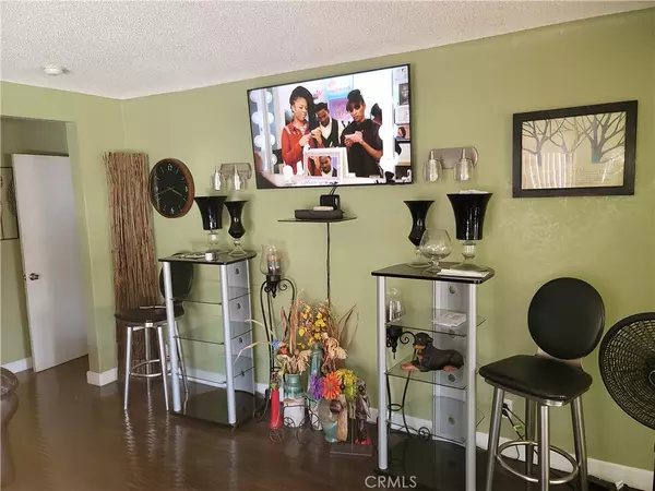 Compton, CA 90221,1408 S Burris AVE