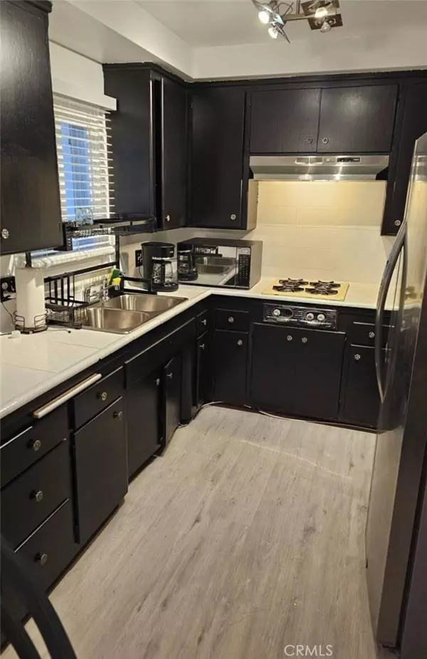 Inglewood, CA 90301,721 Larch ST #11