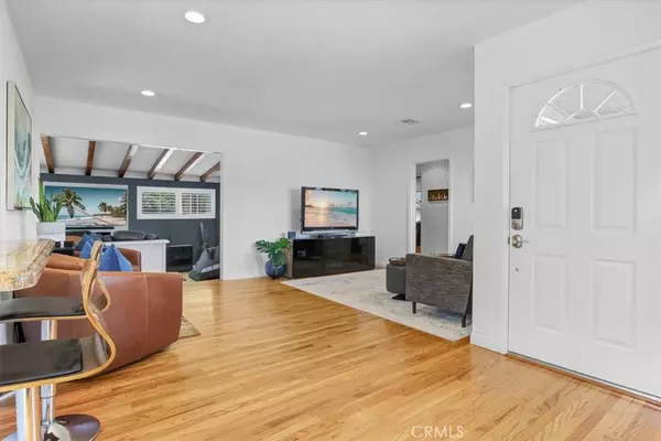 Reseda, CA 91335,6609 Jamieson AVE