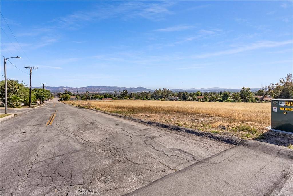 Highland, CA 92346,2813 Palm AVE