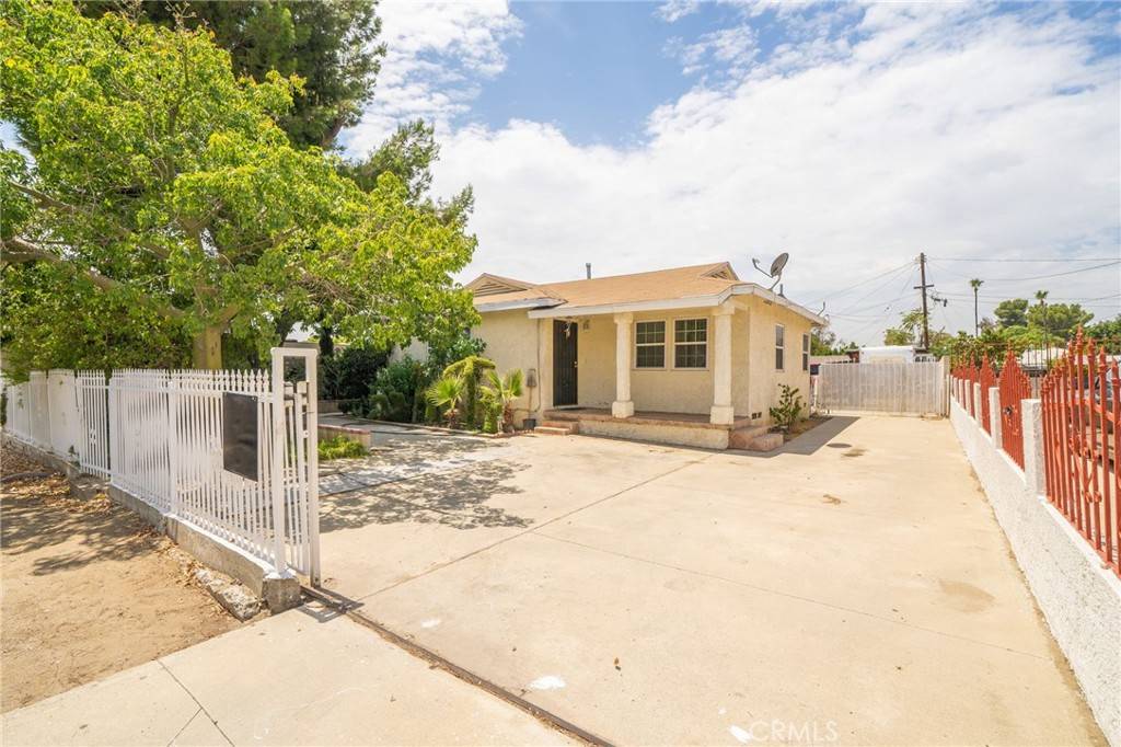 8324 Citrus AVE, Fontana, CA 92335