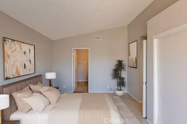 Fontana, CA 92335,15957 Randall AVE #31