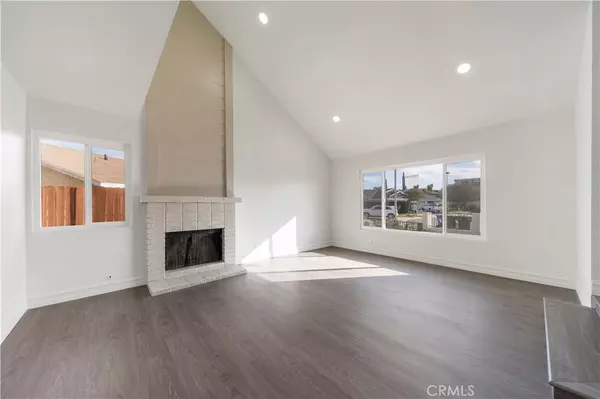 Fontana, CA 92335,9926 Pinyon CT