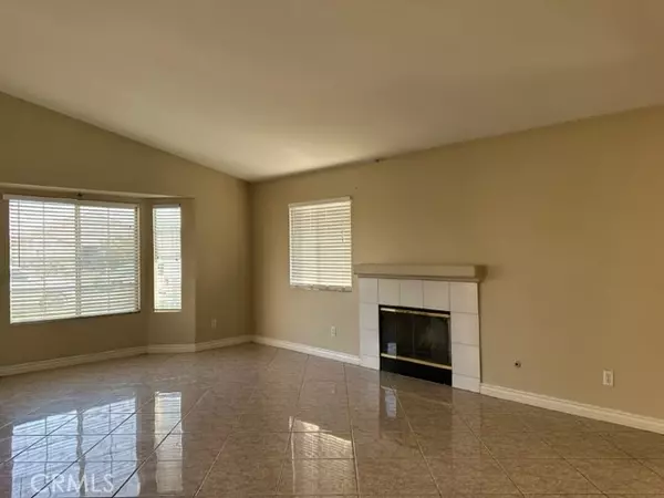 Fontana, CA 92335,13942 Ivy AVE