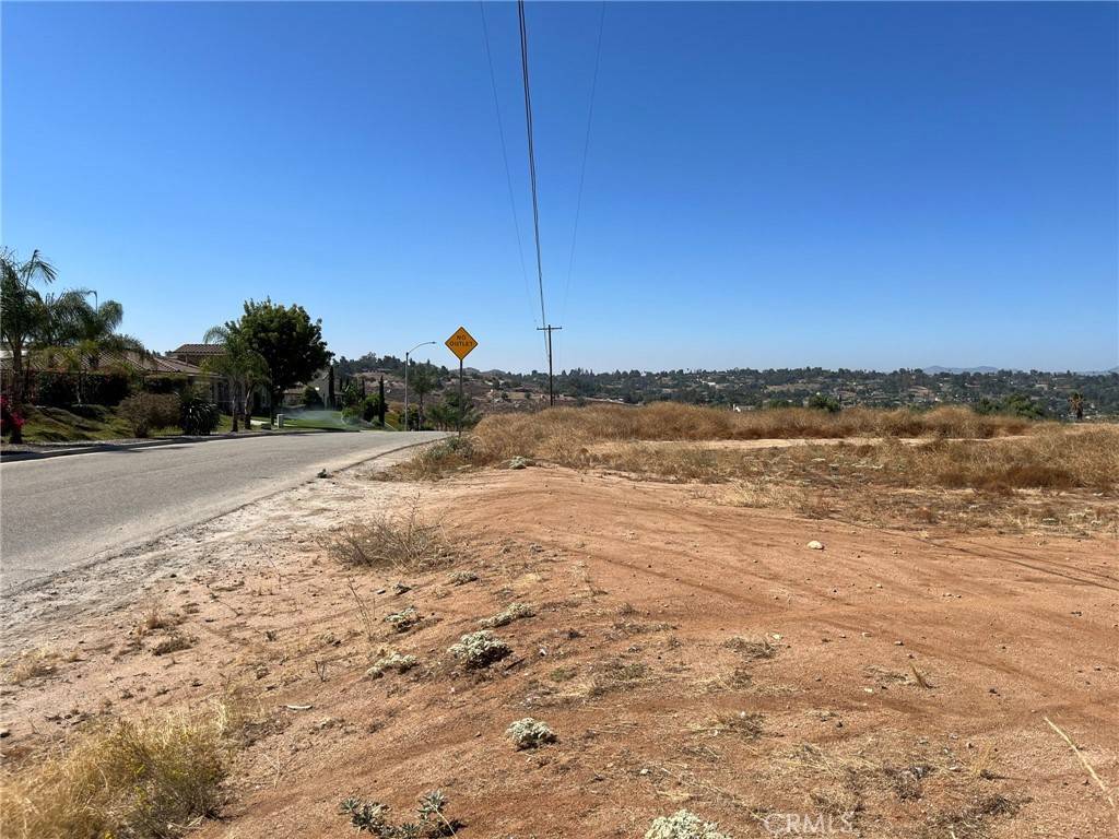 Riverside, CA 92506,910 Highridge ST