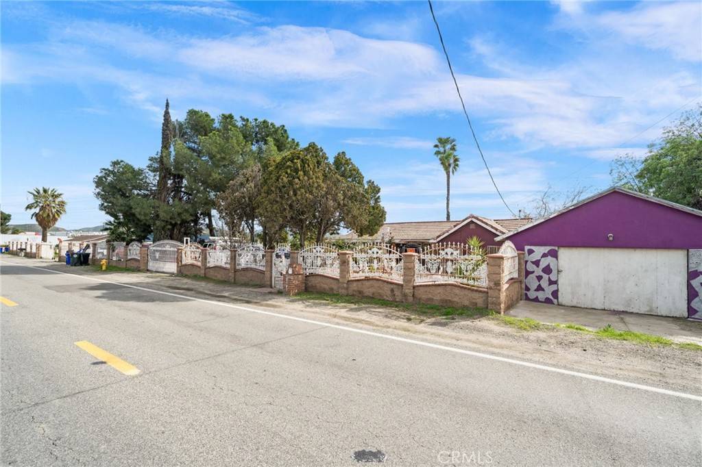 Bloomington, CA 92316,19597 Jurupa AVE