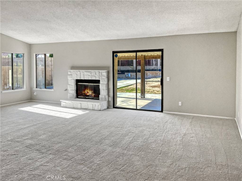 Hesperia, CA 92344,13571 Elm ST