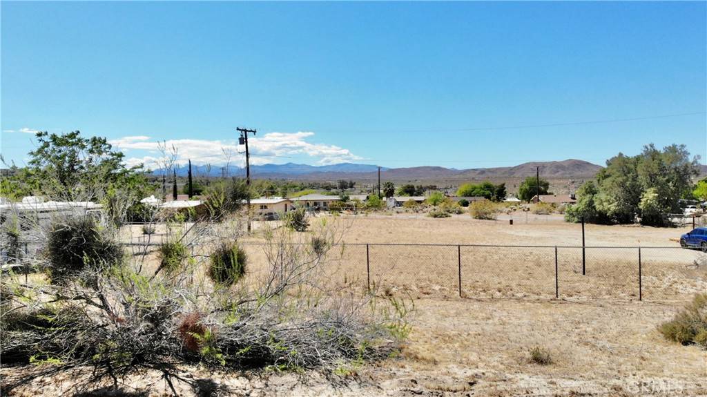 Joshua Tree, CA 92252,61956 Mountain View CIR