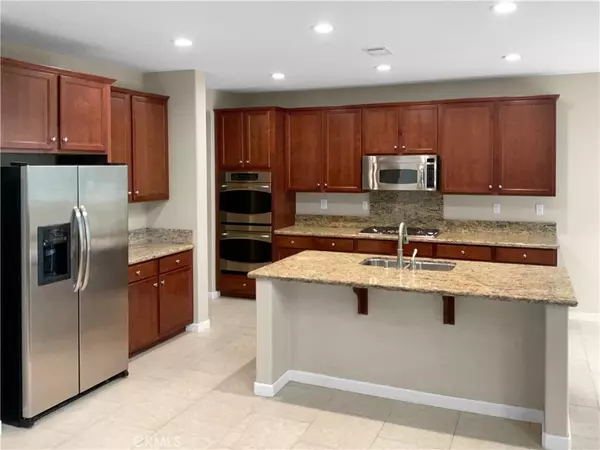 Riverside, CA 92503,17122 Broken Rock CT