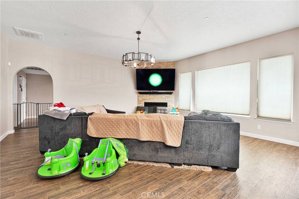 Oak Hills, CA 92344,6177 Outpost RD