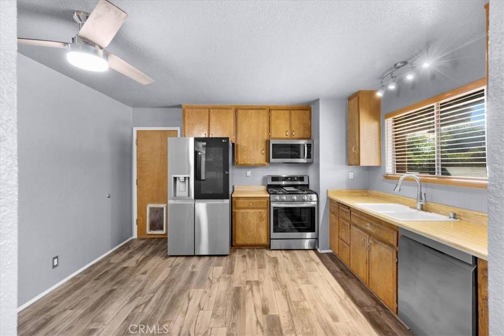 Hesperia, CA 92345,15136 Ash ST