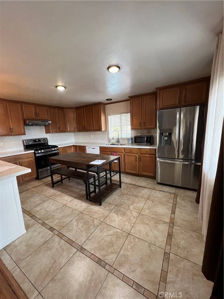 Hemet, CA 92543,1455 S State ST #323
