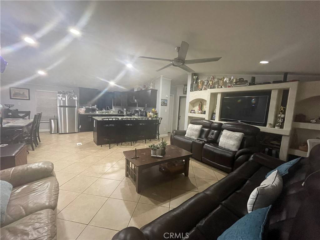 Perris, CA 92571,350 E San Jacinto AVE #208