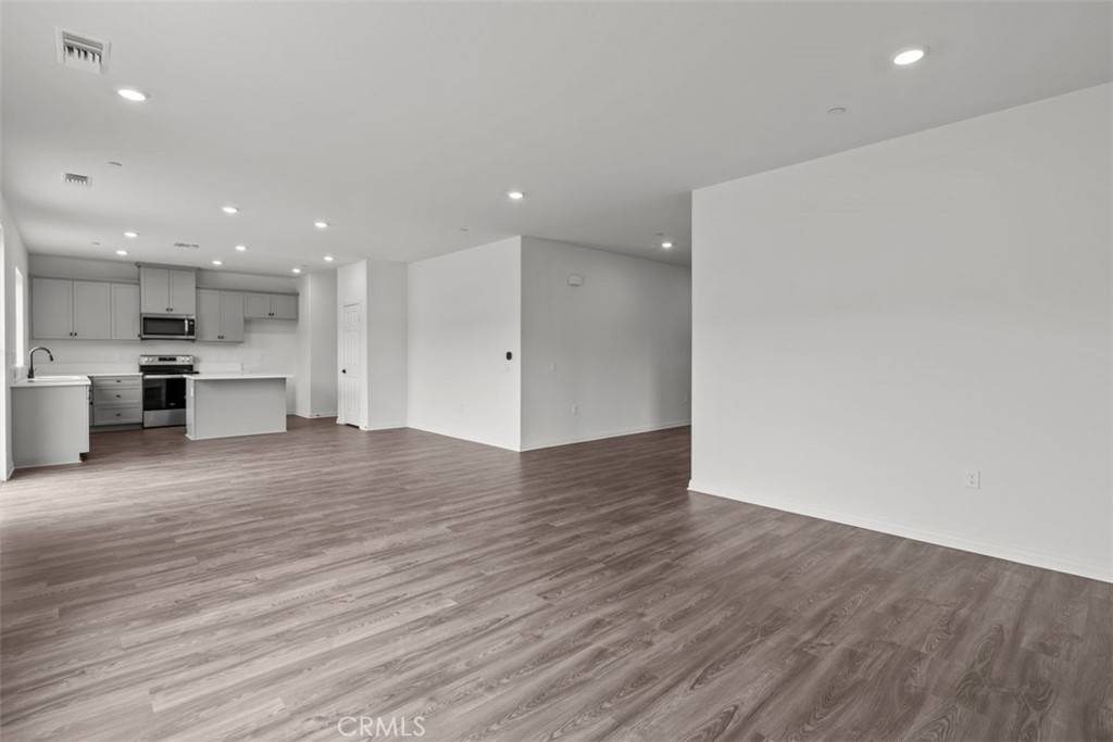Lake Elsinore, CA 92532,45232 Maverick CT