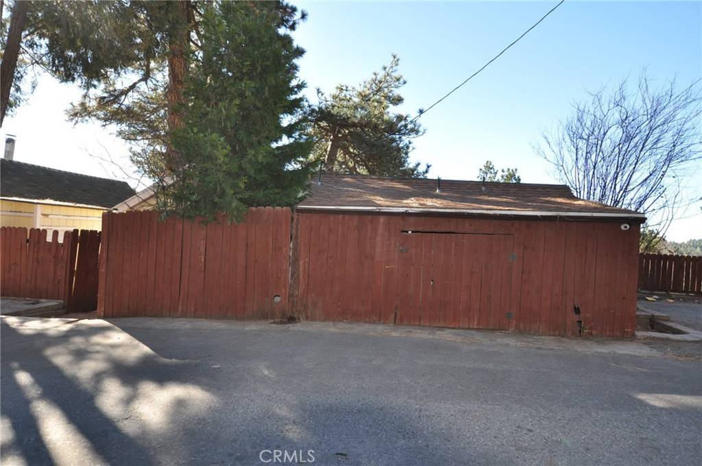 21657 Vista RD, Cedarpines Park, CA 92322