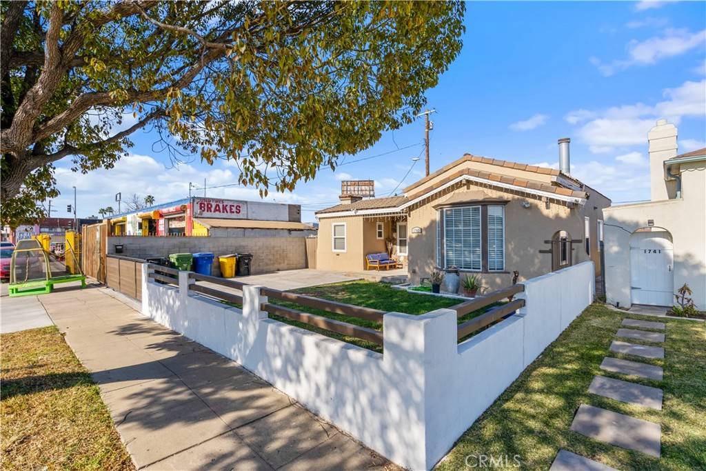 Los Angeles, CA 90047,1743 W 79th ST