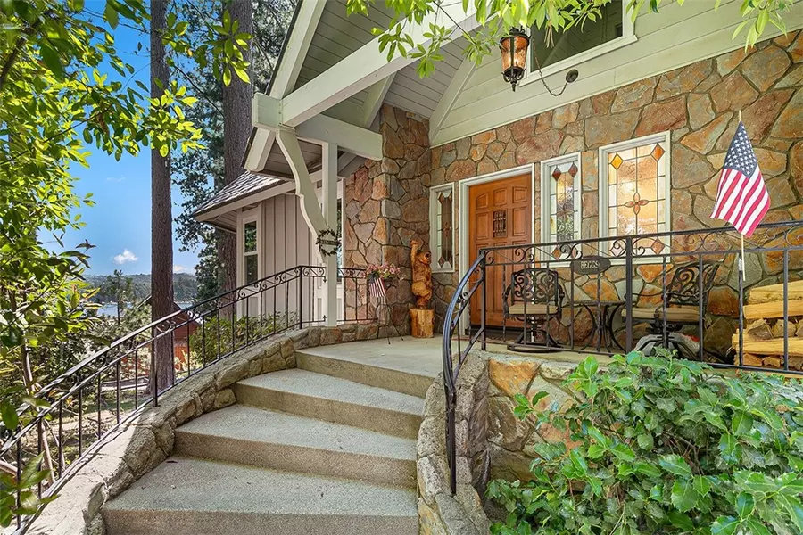 28065 N Peninsula DR, Lake Arrowhead, CA 92352